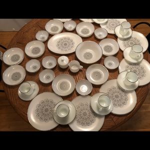 Anchor Hocking Suburbia Vienna Lace Dinnerware.